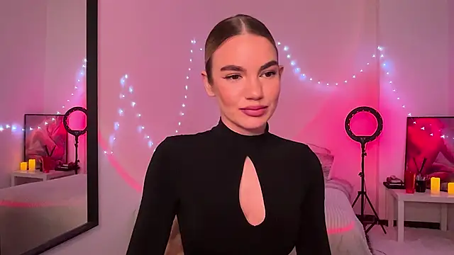 Snapshot of Heidi11 chatting on 01.12.25 Heidi11 online show from 01.12.25