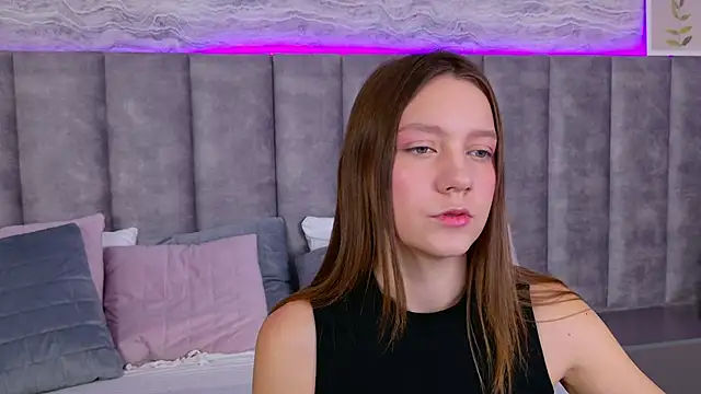 Snapshot of AliceBrayan chatting on 01.18.25 AliceBrayan online show from 01.18.25