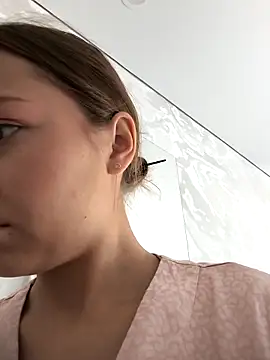 Snapshot of AliceBrayan chatting on 09.27.25 AliceBrayan online show from 09.27.25