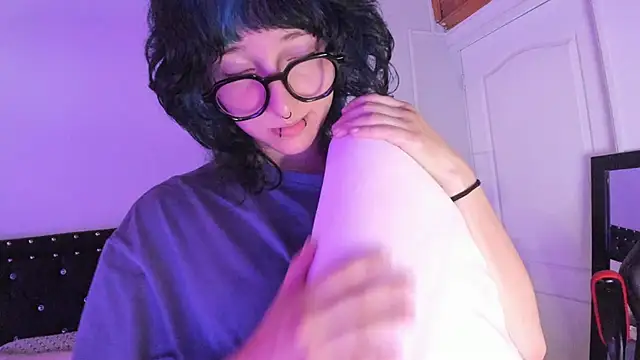 Ghosty Doll online show from 12.20.25