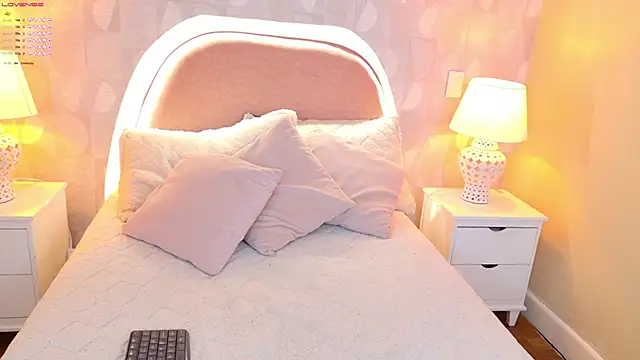 Snapshot of april_rousse chatting on 03.20.25 april rousse online show from 03.20.25