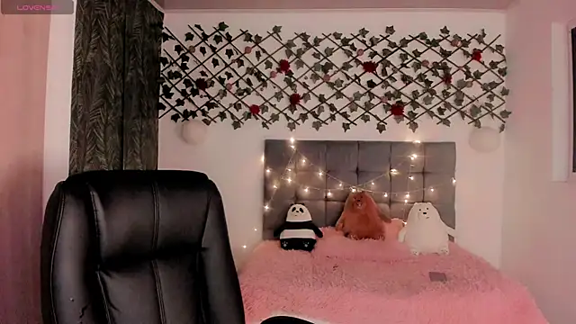 Lilith Miller21 online show from 03.23.25