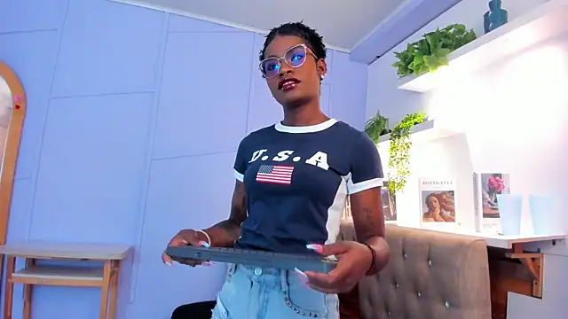 amber-hill online show from 07.04.26