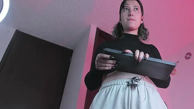 Snapshot of hitomi_arata chatting on 02.14.25 hitomi arata online show from 02.14.25