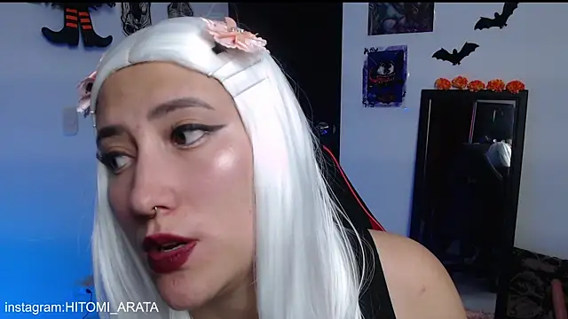 Snapshot of hitomi_arata chatting on 10.15.25 hitomi arata online show from 10.15.25