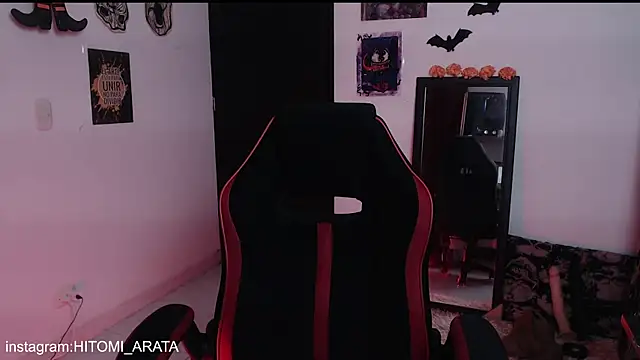 Snapshot of hitomi_arata chatting on 10.15.25 hitomi arata online show from 10.15.25