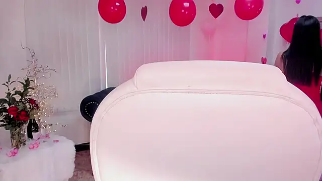 Snapshot of naomii_campbell_ chatting on 02.14.25 naomii campbell online show from 02.14.25