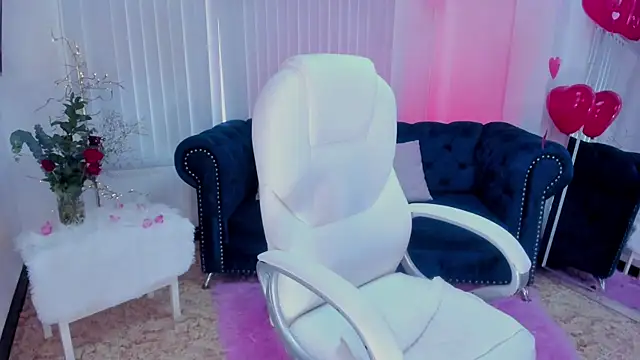 Snapshot of naomii_campbell_ chatting on 02.14.25 naomii campbell online show from 02.14.25