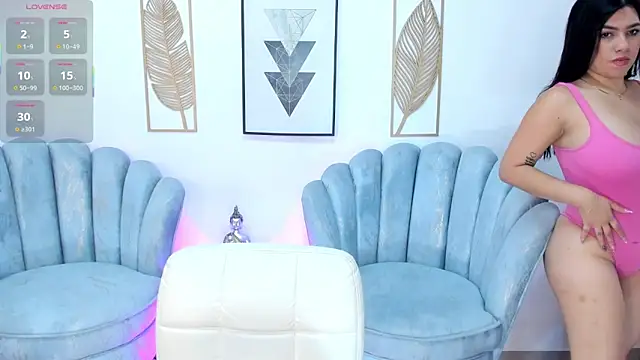 Snapshot of naomii_campbell_ chatting on 09.11.25 naomii campbell online show from 09.11.25