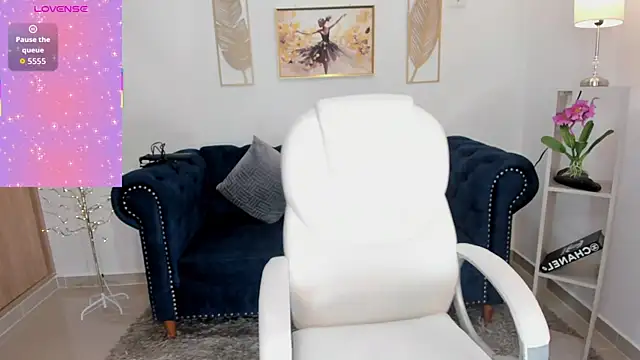 Snapshot of naomii_campbell_ chatting on 11.15.25 naomii campbell online show from 11.15.25