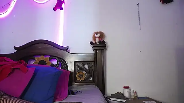 Snapshot of DominaLeona chatting on 12.02.24 DominaLeona online show from 12.02.24