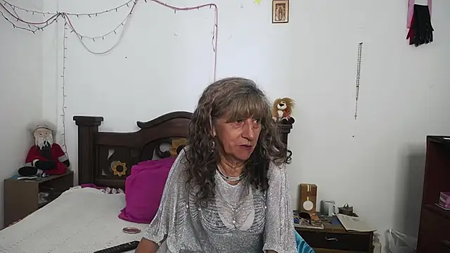 Snapshot of DominaLeona chatting on 01.23.25 DominaLeona online show from 01.23.25