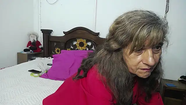 Snapshot of DominaLeona chatting on 01.29.25 DominaLeona online show from 01.29.25