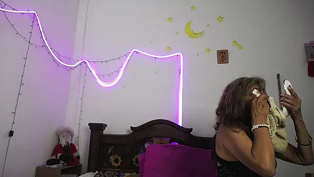 Snapshot of DominaLeona chatting on 01.30.25 DominaLeona online show from 01.30.25