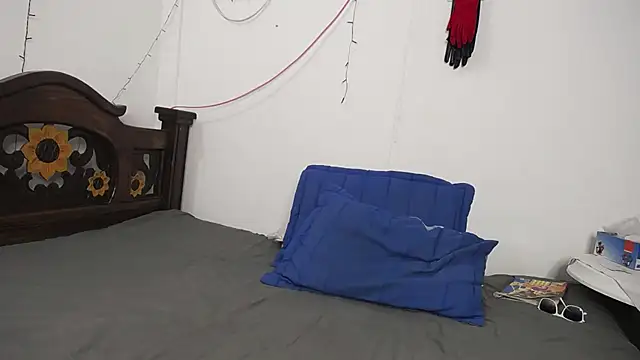 Snapshot of DominaLeona chatting on 03.06.25 DominaLeona online show from 03.06.25