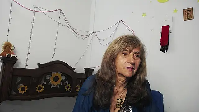 Snapshot of DominaLeona chatting on 03.07.25 DominaLeona online show from 03.07.25