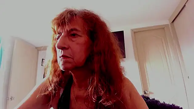 Snapshot of DominaLeona chatting on 09.24.25 DominaLeona online show from 09.24.25