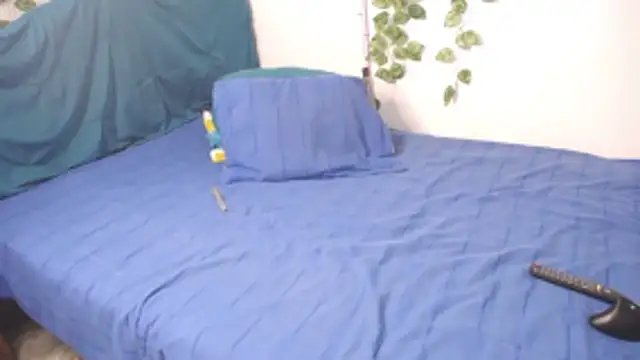 Snapshot of DominaLeona chatting on 10.19.25 DominaLeona online show from 10.19.25