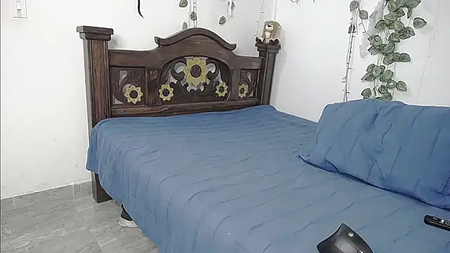 DominaLeona online show from 06.04.26