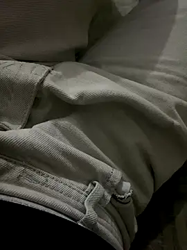 Snapshot of YawlingJingoist chatting on 11.21.25 YawlingJingoist online show from 11.21.25