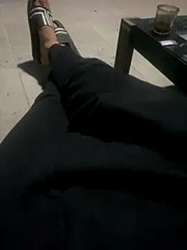 Snapshot of YawlingJingoist chatting on 12.14.25 YawlingJingoist online show from 12.14.25