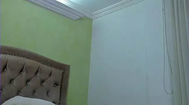 Snapshot of Luciluu20 chatting on 01.22.25 Luciluu20 online show from 01.22.25