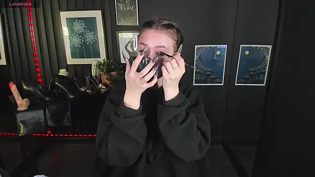 Snapshot of Lily_Moonlight chatting on 12.07.24 Lily Moonlight online show from 12.07.24