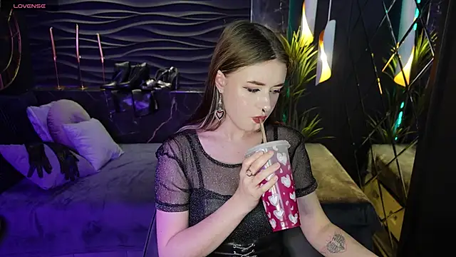 Snapshot of Lily_Moonlight chatting on 01.15.25 Lily Moonlight online show from 01.15.25