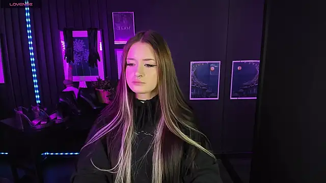 Snapshot of Lily_Moonlight chatting on 02.10.25 Lily Moonlight online show from 02.10.25