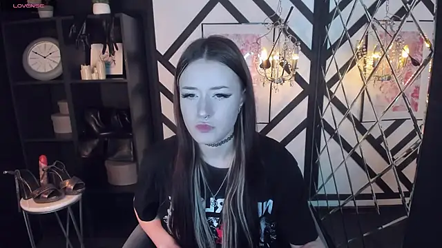 Snapshot of Lily_Moonlight chatting on 02.12.25 Lily Moonlight online show from 02.12.25