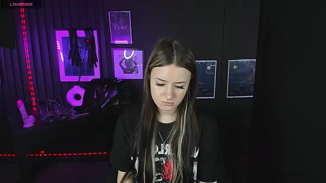 Snapshot of Lily_Moonlight chatting on 02.13.25 Lily Moonlight online show from 02.13.25