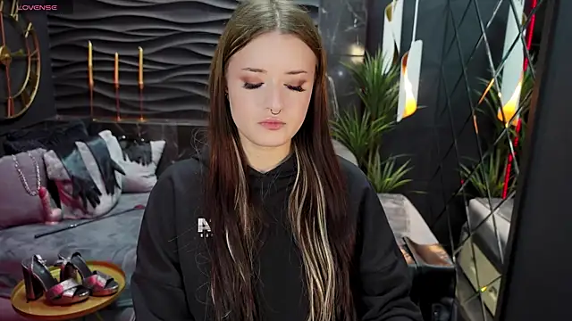 Snapshot of Lily_Moonlight chatting on 02.19.25 Lily Moonlight online show from 02.19.25