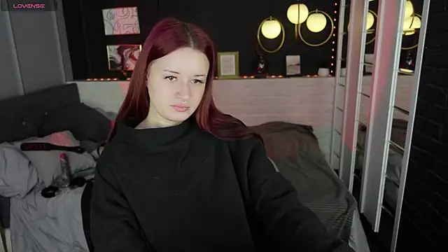 Snapshot of Lily_Moonlight chatting on 10.04.25 Lily Moonlight online show from 10.04.25