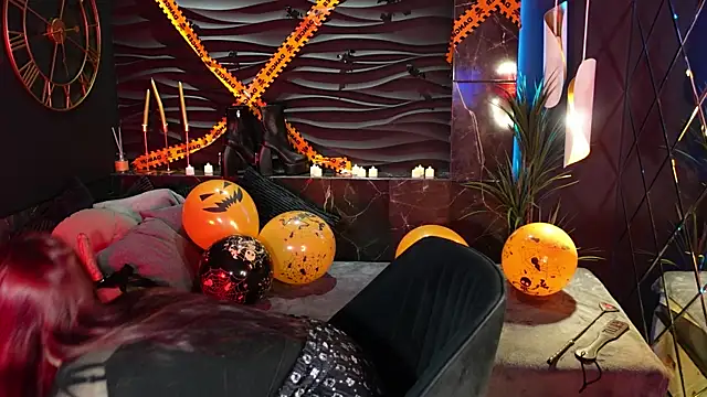 Snapshot of Lily_Moonlight chatting on 10.29.25 Lily Moonlight online show from 10.29.25