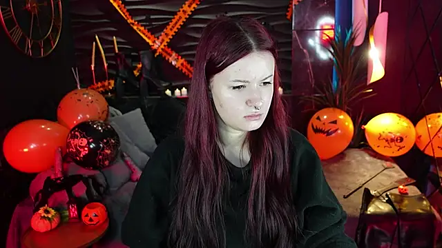 Snapshot of Lily_Moonlight chatting on 10.30.25 Lily Moonlight online show from 10.30.25