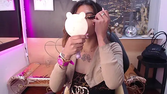 Snapshot of Dy_Hanna chatting on 10.30.25 Dy Hanna online show from 10.30.25