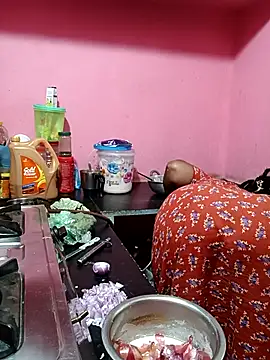 Snapshot of Renuma chatting on 11.04.25 Renuma online show from 11.04.25