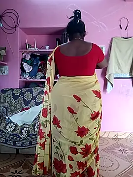 Snapshot of Renuma chatting on 11.11.25 Renuma online show from 11.11.25