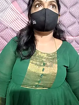 Snapshot of Renuma chatting on 11.25.25 Renuma online show from 11.25.25