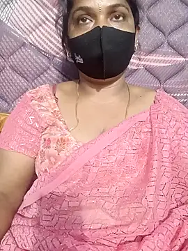 Snapshot of Renuma chatting on 12.05.25 Renuma online show from 12.05.25