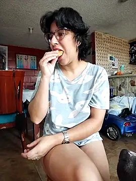 Snapshot of Im_Alma_ chatting on 01.23.25 Im Alma online show from 01.23.25