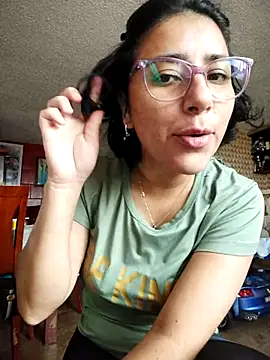 Snapshot of Im_Alma_ chatting on 02.28.25 Im Alma online show from 02.28.25