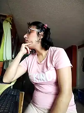 Snapshot of Im_Alma_ chatting on 03.11.25 Im Alma online show from 03.11.25