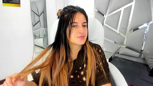 GiaRoussel online show from 03.04.25