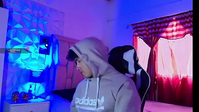 santyago taylor online show from 01.03.25