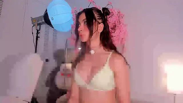 Snapshot of kitty_miaa chatting on 07.15.26 kitty miaa online show from 07.15.26