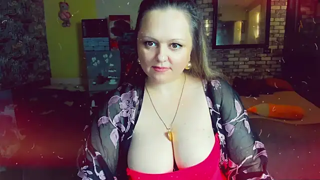 Snapshot of KlaraHoll chatting on 12.14.24 KlaraHoll online show from 12.14.24