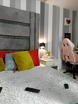 Julianewell online show from 12.03.25