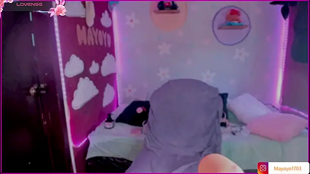 Snapshot of kiki_cavilll chatting on 12.18.25 kiki cavilll online show from 12.18.25