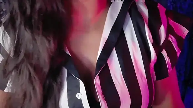 Snapshot of SexyAndHottie chatting on 01.14.26 SexyAndHottie online show from 01.14.26